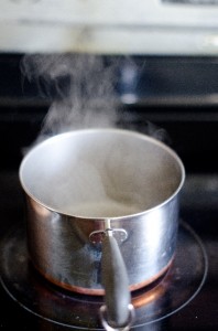 鍋の焦げの落とし方・しつこい臭いも一緒に落とす方法