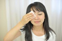 顔のテカリを抑える方法・化粧崩れの悩みを解消するスキンケアと化粧法